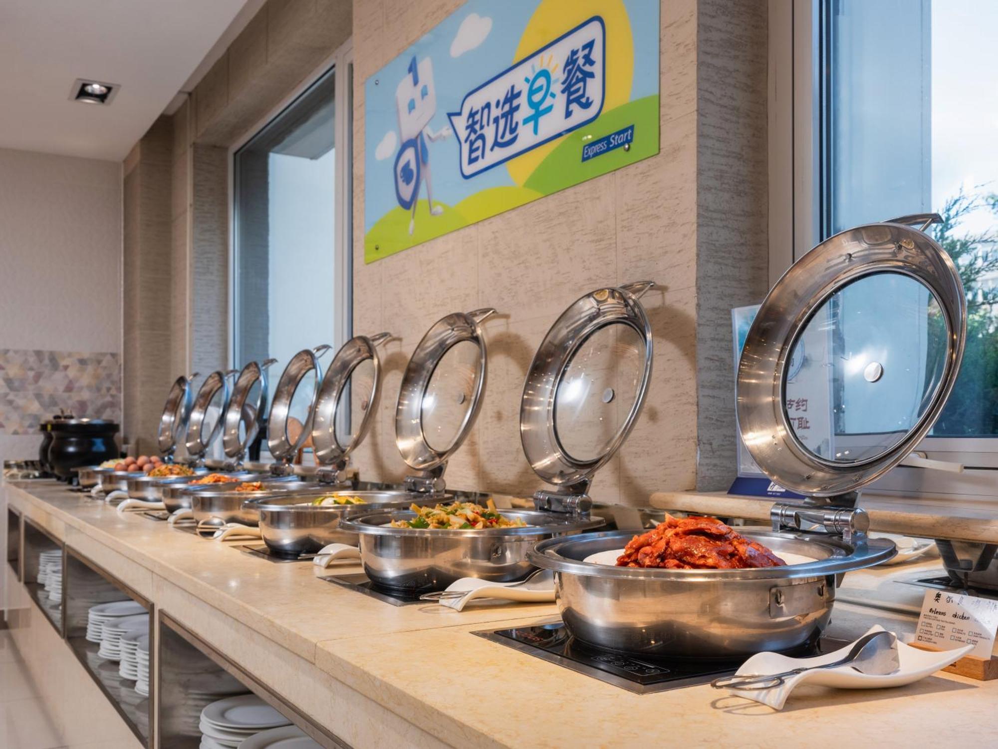 Holiday Inn Express Shangdi Beijing By Ihg L Next To Yuanmingyuan Park & Subway & Qinghe Railway Station & Beijing Sport University L Taxi 15 Minutes To Summer Palace & Peking University & Tsinghua University L 20 Minutes To Badaling Great Wall By Ra Exterior photo