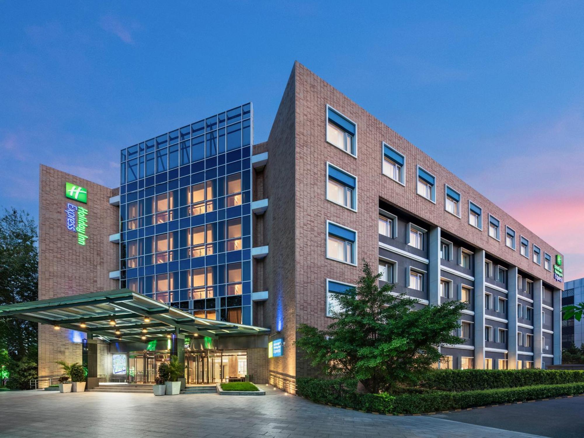 Holiday Inn Express Shangdi Beijing By Ihg L Next To Yuanmingyuan Park & Subway & Qinghe Railway Station & Beijing Sport University L Taxi 15 Minutes To Summer Palace & Peking University & Tsinghua University L 20 Minutes To Badaling Great Wall By Ra Exterior photo